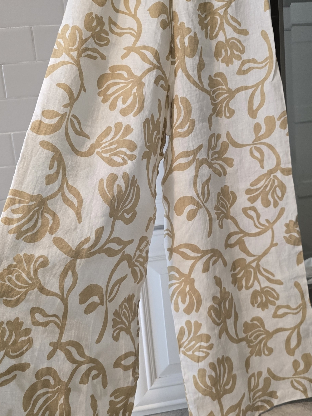 Faithfull the Brand Wide-Leg Malta Linen Floral Pants - Picture 2 of 3